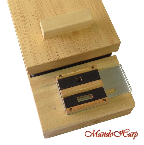 MandoHarp - Suzuki HMT-2 Harmonica Tester